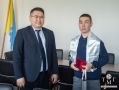 Министр энергетики Тувы наградил Героя России памятной медалью и обсудил его будущее в отрасли
