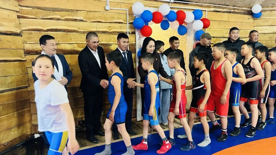 В селе Аянгаты открылся малый спортзал «Гнездо орлят» В селе Аянгаты открылся малый спортзал «Гнездо орлят»