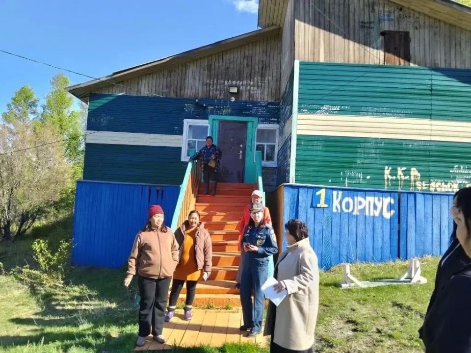 В Туве начались выездные проверки детских лагерей В Туве начались выездные проверки детских лагерей