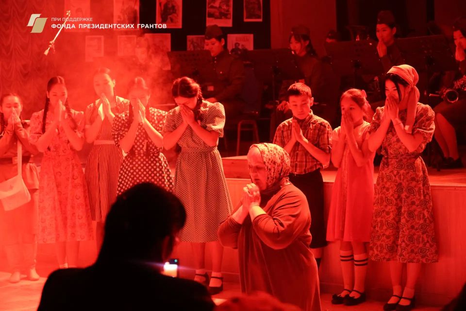 В Туве состоялась премьера первого иммерсивного спектакля «Молитва матери» В Туве состоялась премьера первого иммерсивного спектакля «Молитва матери»