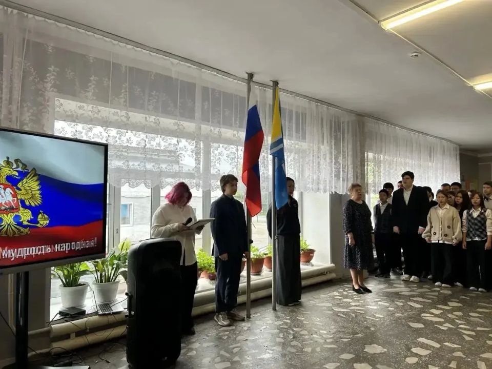 Линейки «Ура, каникулы!» прошли в школах Тувы Линейки «Ура, каникулы!» прошли в школах Тувы