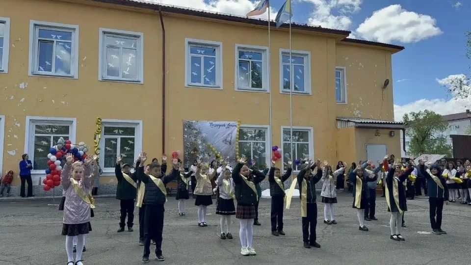 Линейки «Ура, каникулы!» прошли в школах Тувы Линейки «Ура, каникулы!» прошли в школах Тувы
