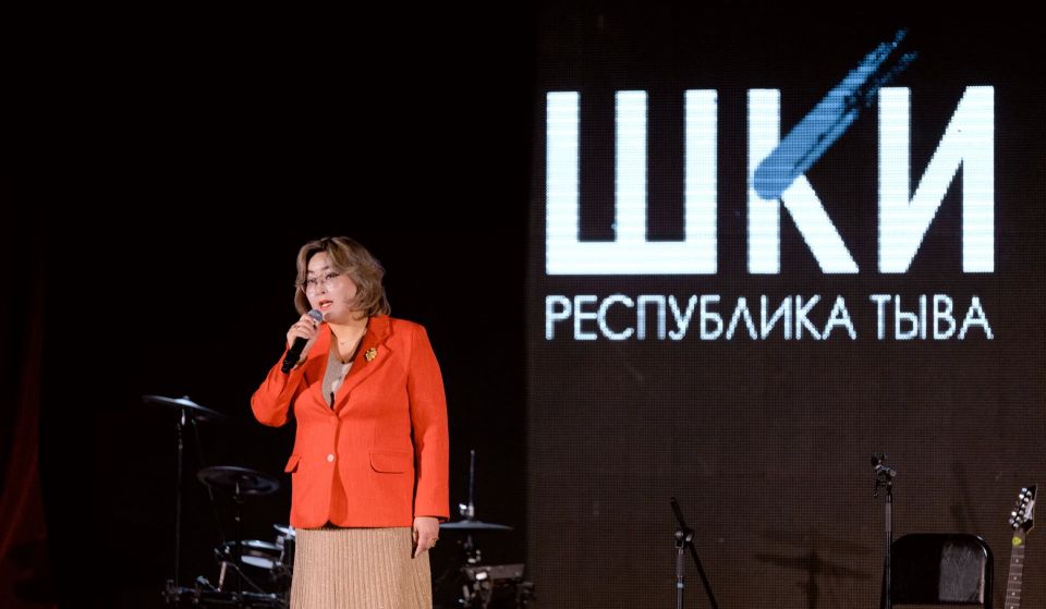 Министр культуры Тувы поздравил выпускников и преподавателей Министр культуры Тувы поздравил выпускников и преподавателей