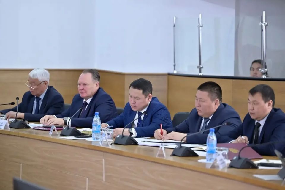 Владислав Ховалыг: На аппаратном совещании обсудили итоги встречи с Владимиром Владимировичем Путиным Владислав Ховалыг: На аппаратном совещании обсудили итоги встречи с Владимиром Владимировичем Путиным
