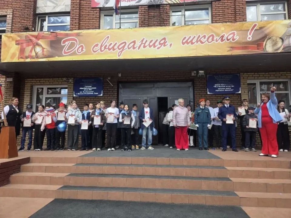 Линейки «Ура, каникулы!» прошли в школах Тувы