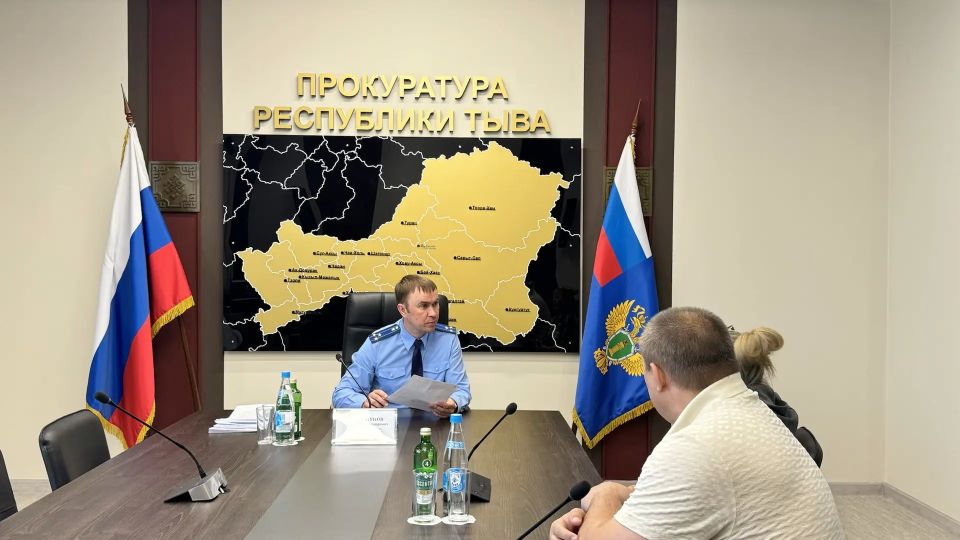 Исполняющий обязанности прокурора республики Владимир Большунов провел личный прием предпринимателей Исполняющий обязанности прокурора республики Владимир Большунов провел личный прием предпринимателей