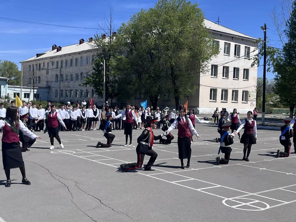 Последний звонок — трогательный и важный день для каждого выпускника Последний звонок — трогательный и важный день для каждого выпускника