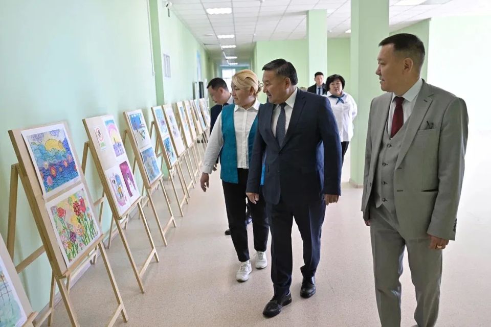 Владислав Ховалыг: Глядя на выпускников, вспомнил свой последний звонок — это было больше 40 лет назад Владислав Ховалыг: Глядя на выпускников, вспомнил свой последний звонок — это было больше 40 лет назад