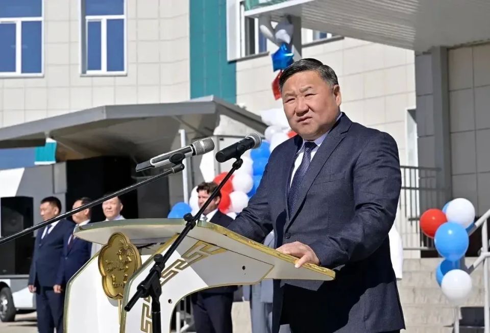 Прозвучал последний звонок для первых выпускников школы №3 «Территория успеха» пгт Прозвучал последний звонок для первых выпускников школы №3 «Территория успеха» пгт