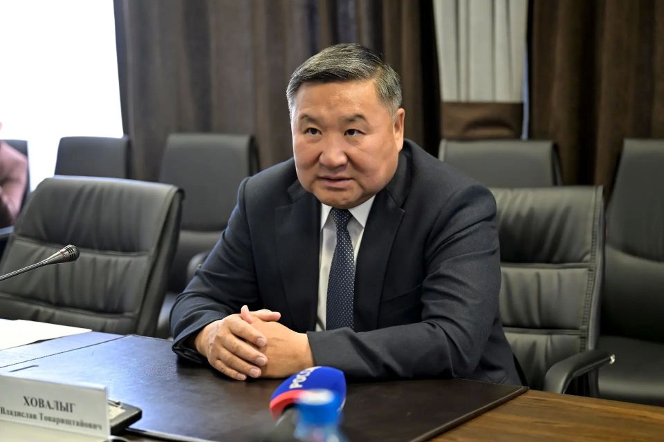 Глава Тувы провел пресс-коференцию с представителями ведущих СМИ республики, на которой рассказал журналистам об итогах рабочей встречи с Президентом России Владимиром Путиным, которая состоялась в Кремле 22 мая Глава Тувы провел пресс-коференцию с представителями ведущих СМИ республики, на которой рассказал журналистам об итогах рабочей встречи с Президентом России Владимиром Путиным, которая состоялась в Кремле 22 мая