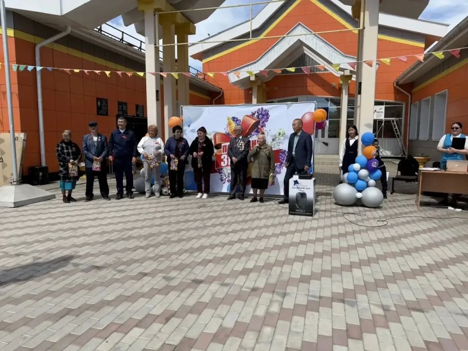 Выпускники-юбиляры: живая связь поколений на последнем звонке