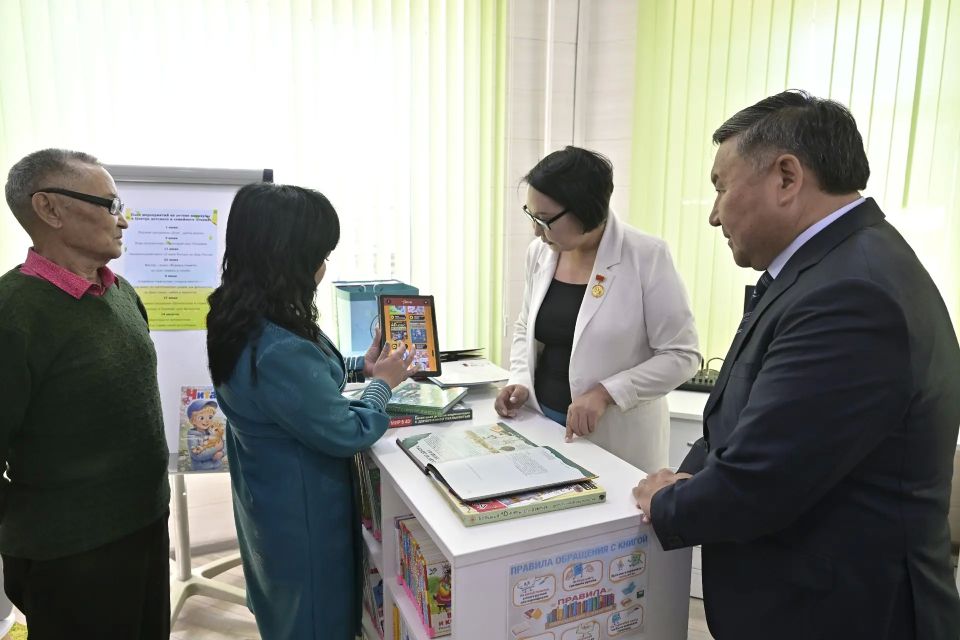 Глава Тувы посетил первый культурно-просветительский центр для детей и семей Глава Тувы посетил первый культурно-просветительский центр для детей и семей