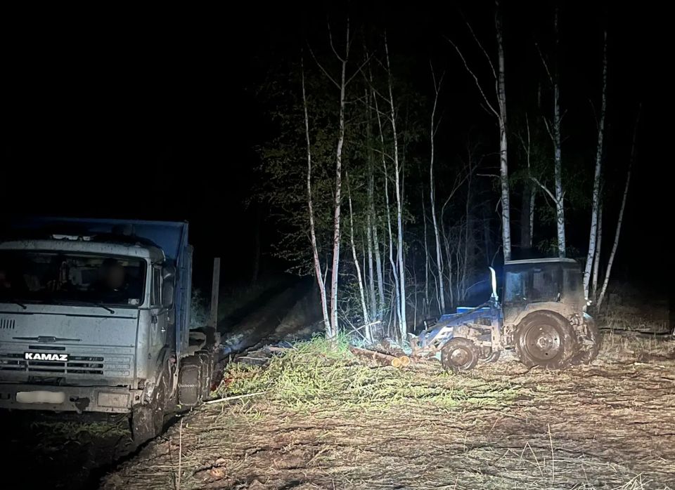 Сотрудники полиции установили подозреваемого в незаконной вырубке 4 лиственниц на территории Улуг-Хемского района Сотрудники полиции установили подозреваемого в незаконной вырубке 4 лиственниц на территории Улуг-Хемского района