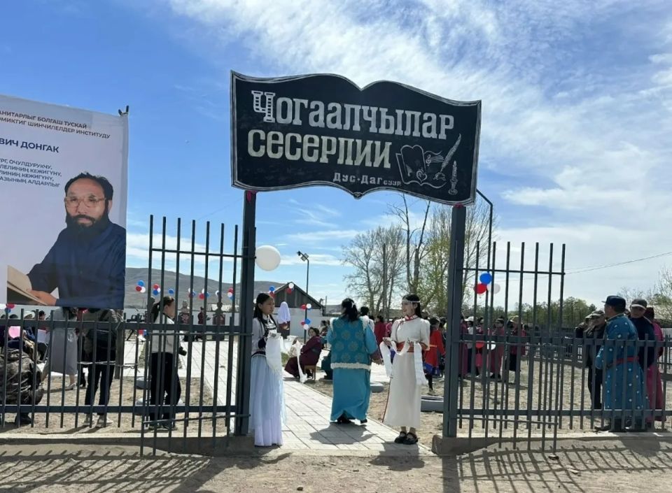 Дус-Дагда Чогаалчылар сесерлиинде Эдуард Донгакты хрек тураскаалын тургускан Дус-Дагда Чогаалчылар сесерлиинде Эдуард Донгакты хрек тураскаалын тургускан