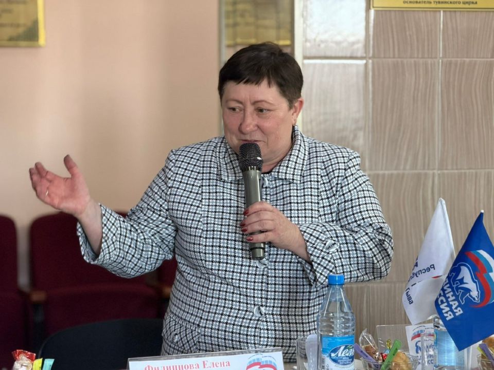 Депутат Аяс Монге провёл круглый стол с жителями села Сукпак Депутат Аяс Монге провёл круглый стол с жителями села Сукпак