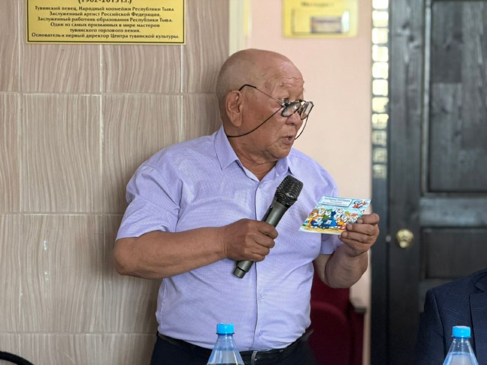 Депутат Аяс Монге провёл круглый стол с жителями села Сукпак Депутат Аяс Монге провёл круглый стол с жителями села Сукпак