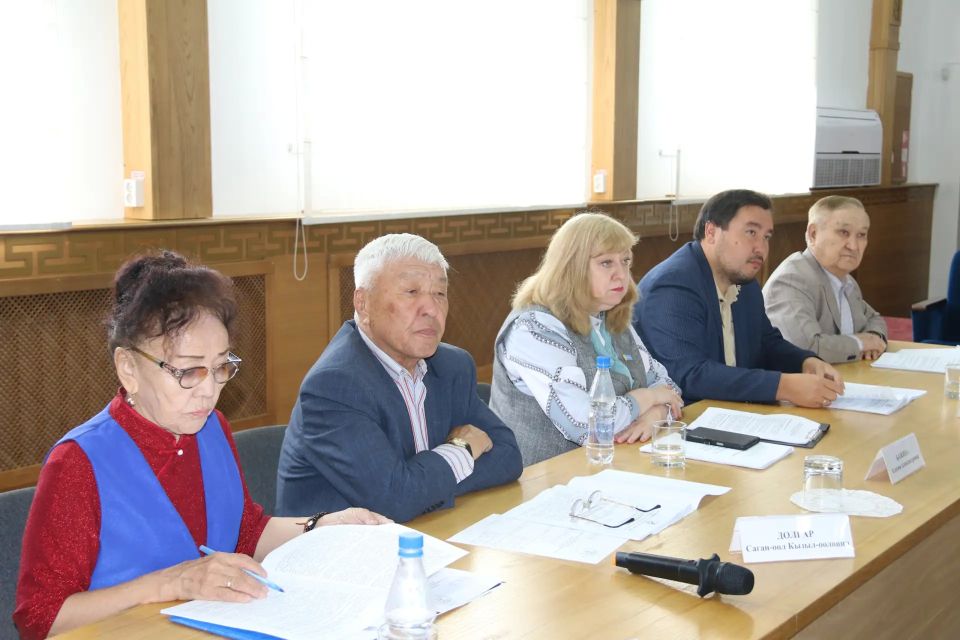 Меры по профилактике алкоголизации населения, анализ текущей ситуации и стратегию дальнейшей работы обсудили сегодня, 28 мая, на парламентских слушаниях, которые состоялись в Доме правительства Республики Тыва Меры по профилактике алкоголизации населения, анализ текущей ситуации и стратегию дальнейшей работы обсудили сегодня, 28 мая, на парламентских слушаниях, которые состоялись в Доме правительства Республики Тыва