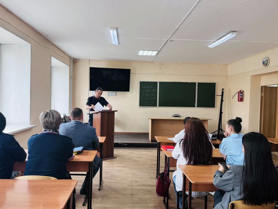 Сегодня председатель Общественного совета при УФССП России по Республике Тыва Олег Дубровский принял участие в профилактической лекции в рамках акции «Судебные приставы — детям» Сегодня председатель Общественного совета при УФССП России по Республике Тыва Олег Дубровский принял участие в профилактической лекции в рамках акции «Судебные приставы — детям»