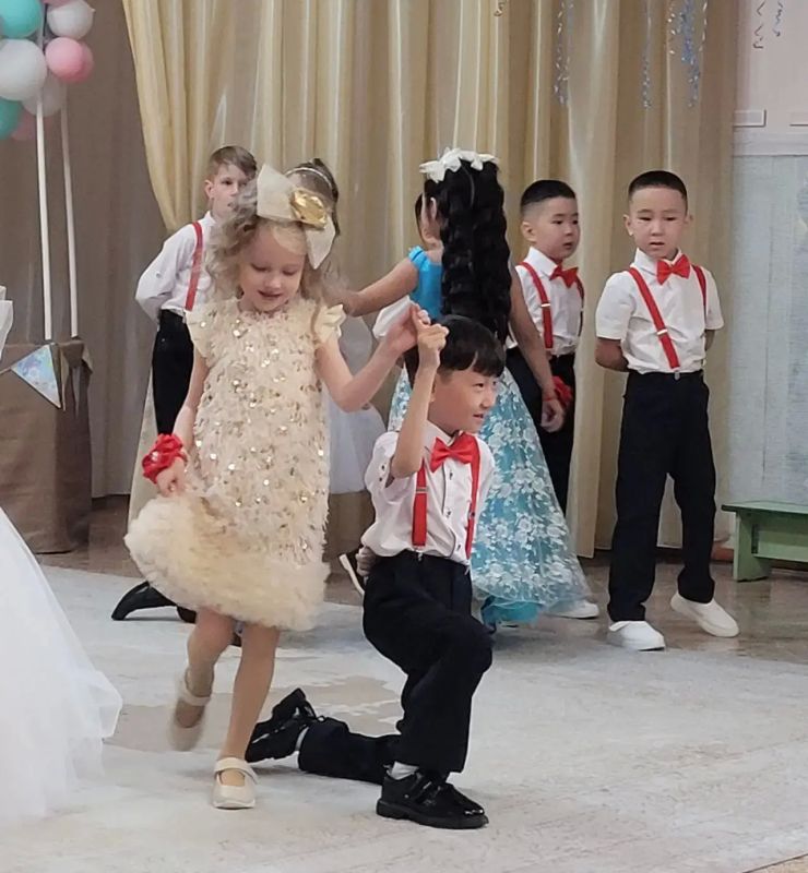 Уруглар сады, байырлыг!. Бгн Кызылды 21 дугаар уруглар садыны 9 дугаар «Кызыл чечек» блн кижизиттирикчилеринге уттундурбас байырлал болуп эрткен Уруглар сады, байырлыг!. Бгн Кызылды 21 дугаар уруглар садыны 9 дугаар «Кызыл чечек» блн кижизиттирикчилеринге уттундурбас байырлал болуп эрткен