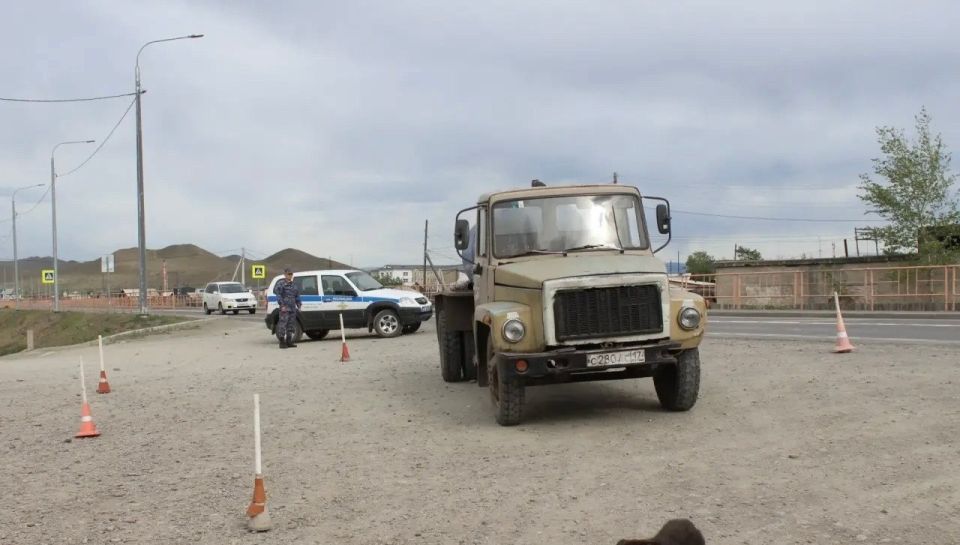 В Чадане прошли командно-штабные учения по ликвидации крупного розлива нефтепродуктов В Чадане прошли командно-штабные учения по ликвидации крупного розлива нефтепродуктов