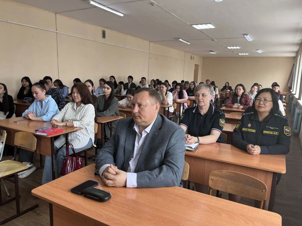 Сегодня председатель Общественного совета при УФССП России по Республике Тыва Олег Дубровский принял участие в профилактической лекции в рамках акции «Судебные приставы — детям» Сегодня председатель Общественного совета при УФССП России по Республике Тыва Олег Дубровский принял участие в профилактической лекции в рамках акции «Судебные приставы — детям»