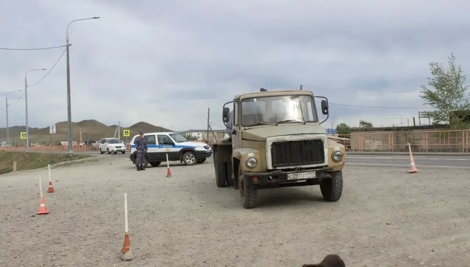 В Чадане прошли командно-штабные учения по ликвидации крупного розлива нефтепродуктов В Чадане прошли командно-штабные учения по ликвидации крупного розлива нефтепродуктов