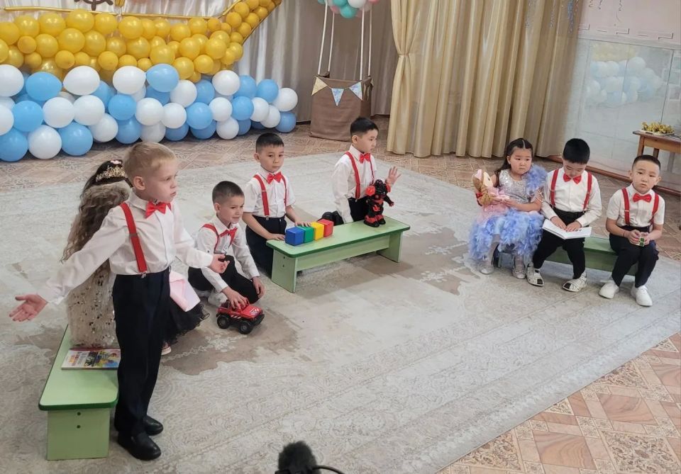 Уруглар сады, байырлыг!. Бгн Кызылды 21 дугаар уруглар садыны 9 дугаар «Кызыл чечек» блн кижизиттирикчилеринге уттундурбас байырлал болуп эрткен Уруглар сады, байырлыг!. Бгн Кызылды 21 дугаар уруглар садыны 9 дугаар «Кызыл чечек» блн кижизиттирикчилеринге уттундурбас байырлал болуп эрткен