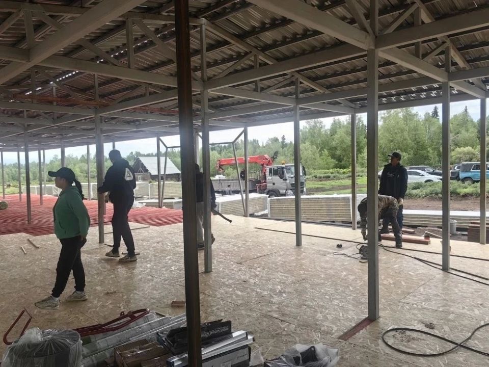 В лагере «Чодураа» строят два быстровозводимых корпуса В лагере «Чодураа» строят два быстровозводимых корпуса