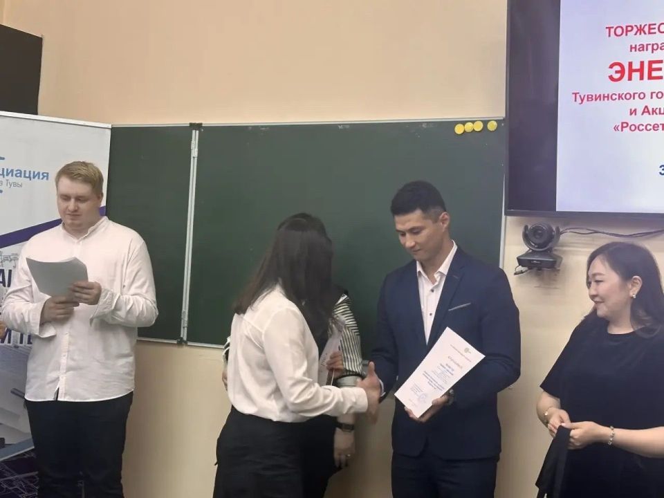 Выпускники энергокласса ТувГУ получили награды Выпускники энергокласса ТувГУ получили награды