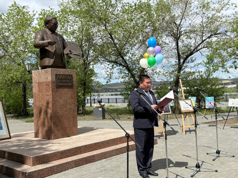 В Туве состоялось открытие конкурса-фестиваля пленэрной живописи «Живописная Тува»