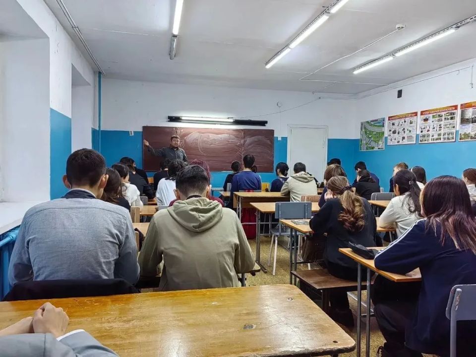 Слушатель региональной программы «Герои Тувы» Айдын Ооржак успешно завершил 3-ю межмодульную практику, организованную на базе Министерства экономического развития и промышленности Республики Тыва Слушатель региональной программы «Герои Тувы» Айдын Ооржак успешно завершил 3-ю межмодульную практику, организованную на базе Министерства экономического развития и промышленности Республики Тыва