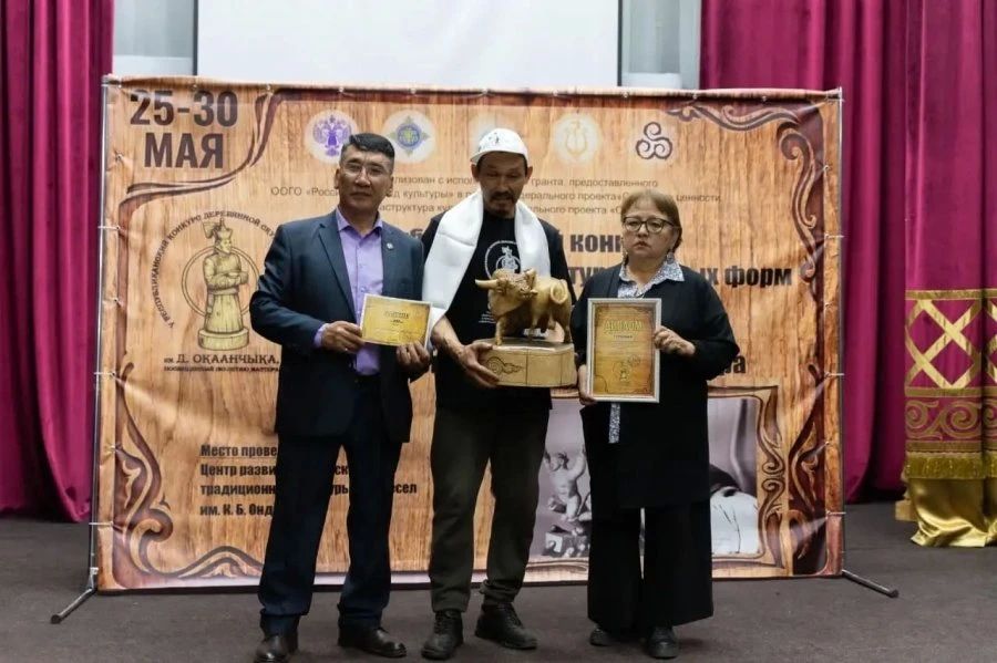 В Туве выявили самых талантливых мастеров по резьбе из дерева V Республиканского конкурса деревянной скульптуры В Туве выявили самых талантливых мастеров по резьбе из дерева V Республиканского конкурса деревянной скульптуры