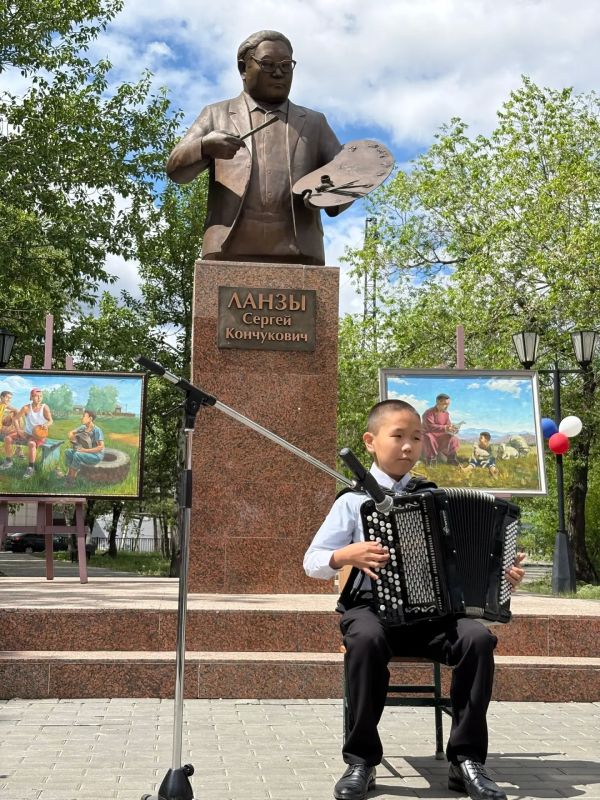 В Туве состоялось открытие конкурса-фестиваля пленэрной живописи «Живописная Тува» В Туве состоялось открытие конкурса-фестиваля пленэрной живописи «Живописная Тува»