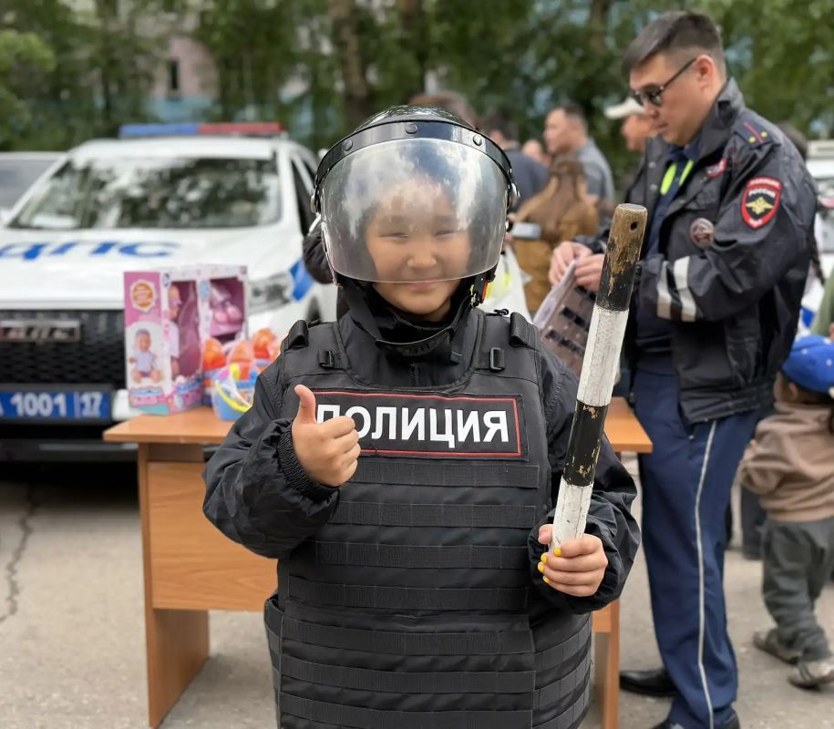 В Кызыле госавтоинспекторы провели мероприятия в день защиты детей В Кызыле госавтоинспекторы провели мероприятия в день защиты детей