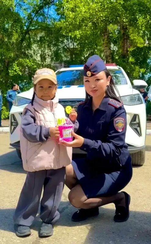 В Кызыле госавтоинспекторы провели мероприятия в день защиты детей В Кызыле госавтоинспекторы провели мероприятия в день защиты детей