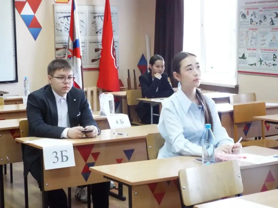 Выпускники сдали ОГЭ по информатике и иностранному языку Выпускники сдали ОГЭ по информатике и иностранному языку