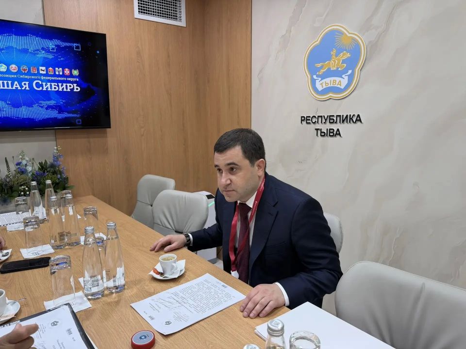 Рабочая встреча Главы Тувы с заместителем министра строительства и ЖКХ России Никитой Стасишиным состоялась в ходе Петербургского международного экономического форума Рабочая встреча Главы Тувы с заместителем министра строительства и ЖКХ России Никитой Стасишиным состоялась в ходе Петербургского международного экономического форума