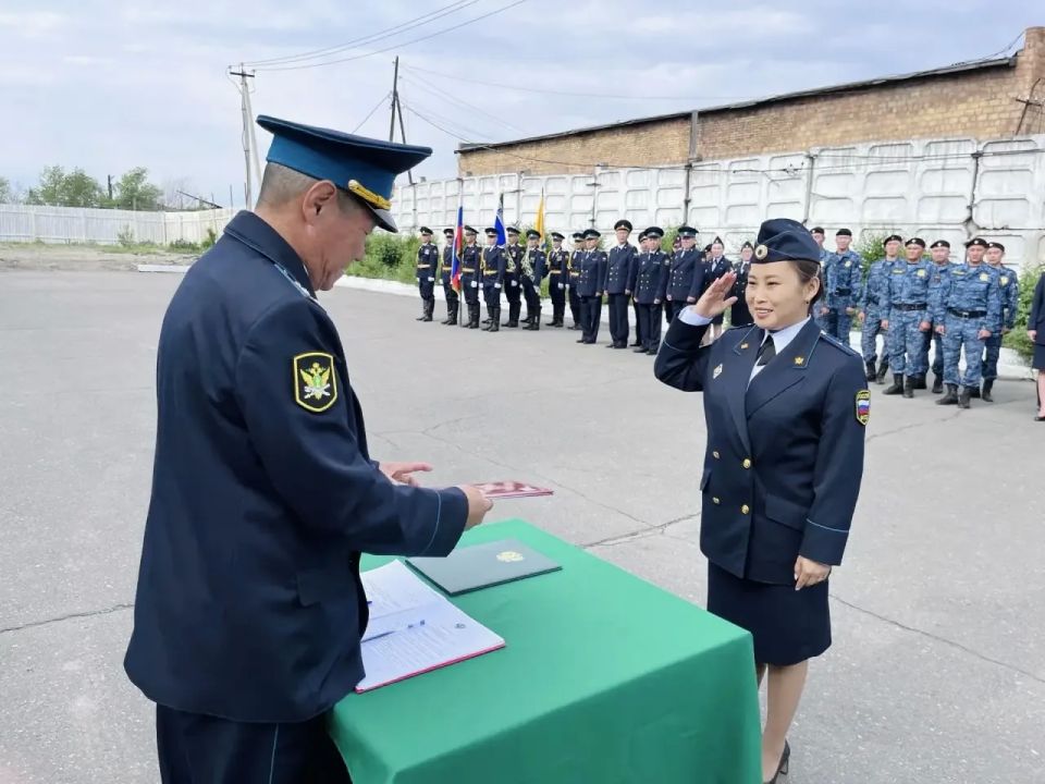 В УФССП России по Республике Тыва состоялась торжественная церемония вручения специальных званий и ведомственных наград В УФССП России по Республике Тыва состоялась торжественная церемония вручения специальных званий и ведомственных наград