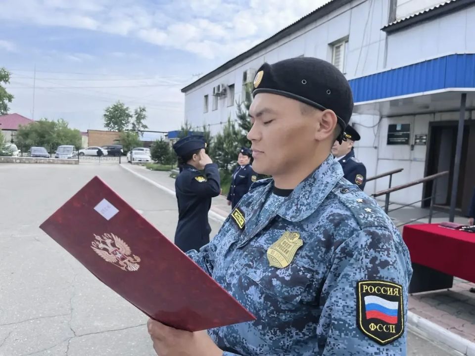 В УФССП России по Республике Тыва состоялась торжественная церемония вручения специальных званий и ведомственных наград В УФССП России по Республике Тыва состоялась торжественная церемония вручения специальных званий и ведомственных наград