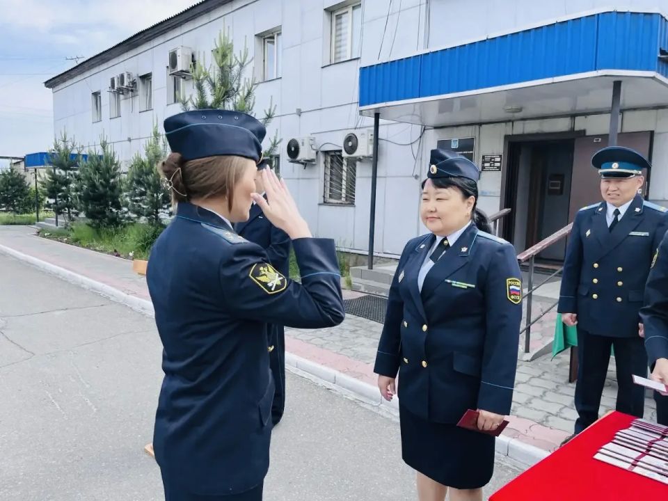 В УФССП России по Республике Тыва состоялась торжественная церемония вручения специальных званий и ведомственных наград В УФССП России по Республике Тыва состоялась торжественная церемония вручения специальных званий и ведомственных наград
