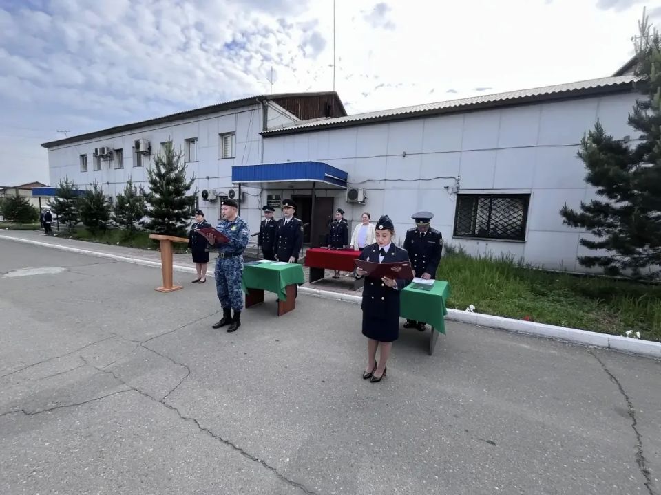 В УФССП России по Республике Тыва состоялась торжественная церемония вручения специальных званий и ведомственных наград В УФССП России по Республике Тыва состоялась торжественная церемония вручения специальных званий и ведомственных наград