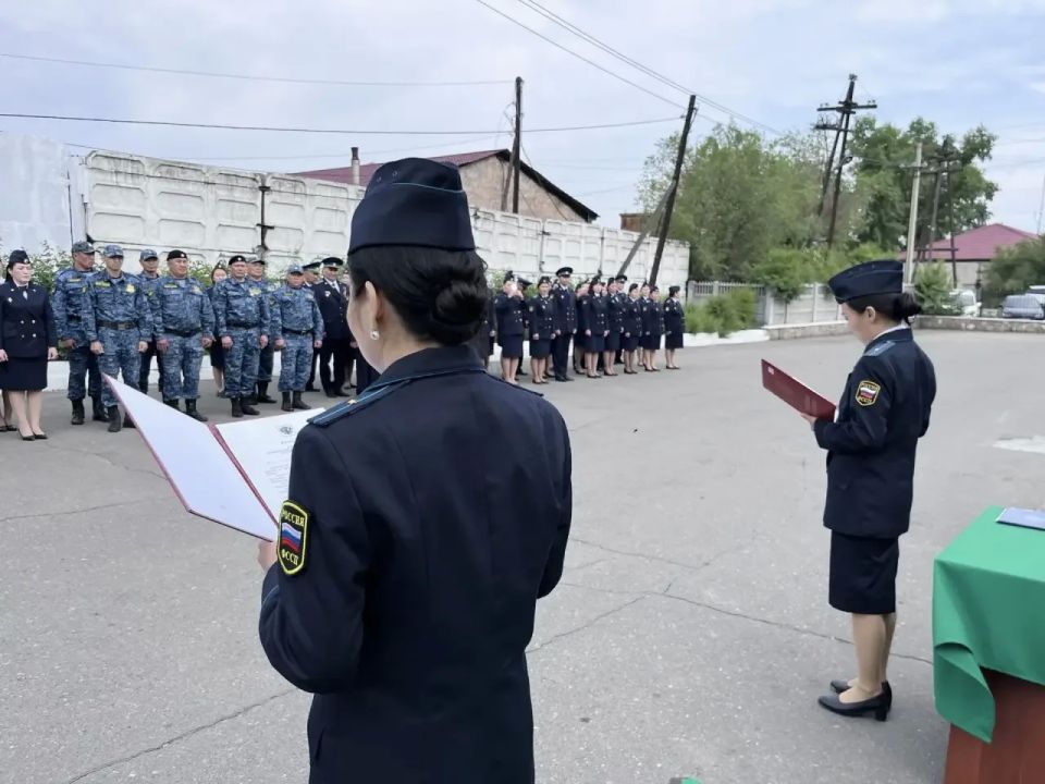 В УФССП России по Республике Тыва состоялась торжественная церемония вручения специальных званий и ведомственных наград В УФССП России по Республике Тыва состоялась торжественная церемония вручения специальных званий и ведомственных наград