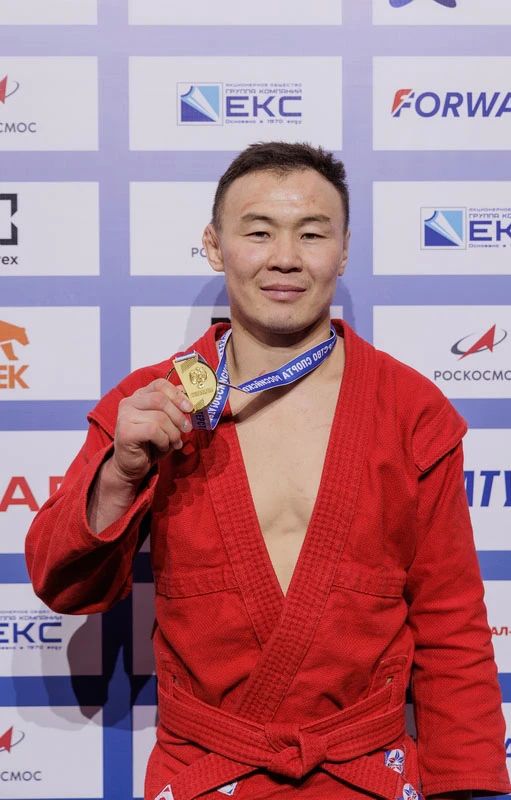Трехкратный чемпион мира по самбо Саян Хертек пополнил ряды полиции Тувы Трехкратный чемпион мира по самбо Саян Хертек пополнил ряды полиции Тувы
