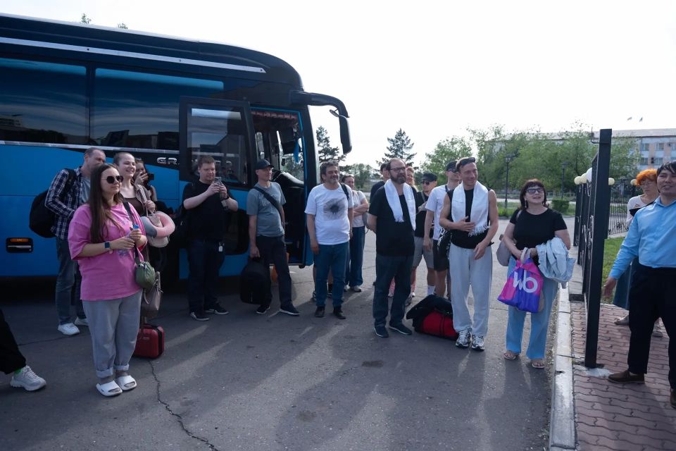 МХАТ ИМ. М. ГОРЬКОГО УЖЕ В КЫЗЫЛЕ МХАТ ИМ. М. ГОРЬКОГО УЖЕ В КЫЗЫЛЕ