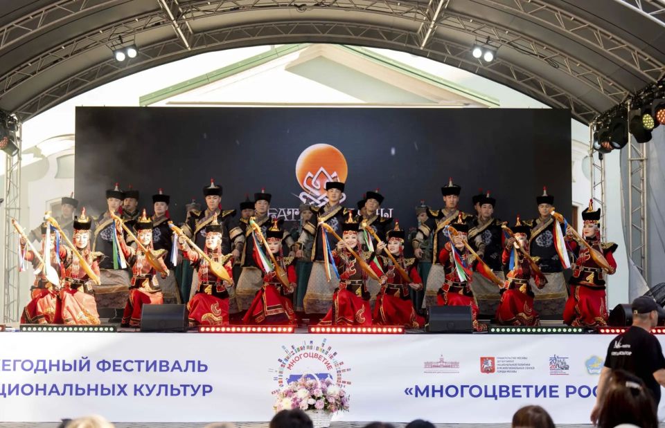 Театр "Саяны" выступил на гала-концерте фестиваля «Многоцветия России» Театр "Саяны" выступил на гала-концерте фестиваля «Многоцветия России»