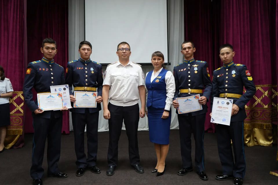 В Туве наградили участников и победителей регионального этапа конкурса «Спасем жизнь вместе» В Туве наградили участников и победителей регионального этапа конкурса «Спасем жизнь вместе»