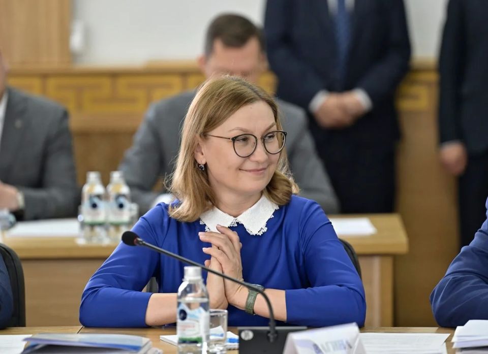 В Правительстве Тувы сегодня состоялся семинар-совещание по вопросу «О практике и задачах органов исполнительной власти субъектов Российской Федерации по реализации Стратегии государственной национальной политики Российской... В Правительстве Тувы сегодня состоялся семинар-совещание по вопросу «О практике и задачах органов исполнительной власти субъектов Российской Федерации по реализации Стратегии государственной национальной политики Российской...