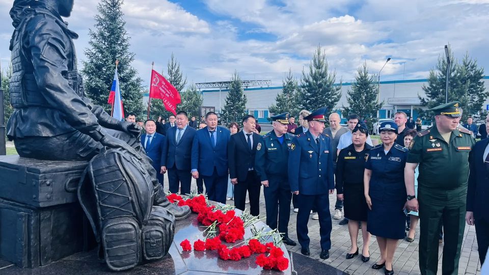 Память героев почтили в Кызыле Память героев почтили в Кызыле