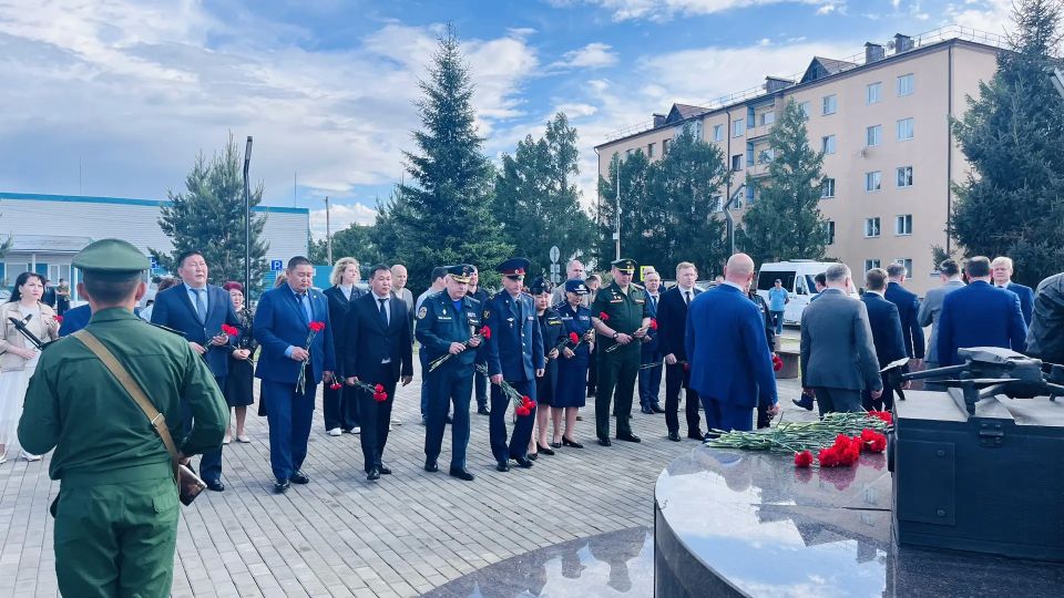 Память героев почтили в Кызыле Память героев почтили в Кызыле