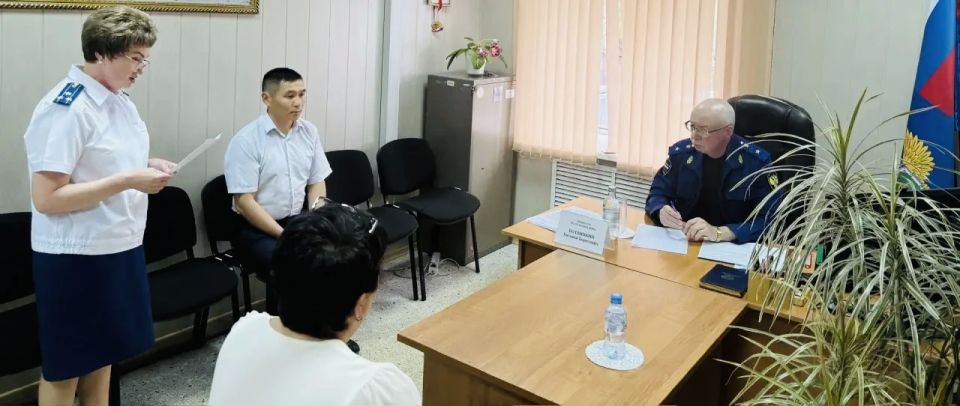 Прокурор республики Ботвинкин Евгений Борисович с рабочим визитом посетил Бай-Тайгинский и Барун-Хемчикский районы Прокурор республики Ботвинкин Евгений Борисович с рабочим визитом посетил Бай-Тайгинский и Барун-Хемчикский районы